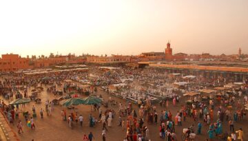 1280px-Maroc_Marrakech_Jemaa-el-Fna_Luc_Viatour